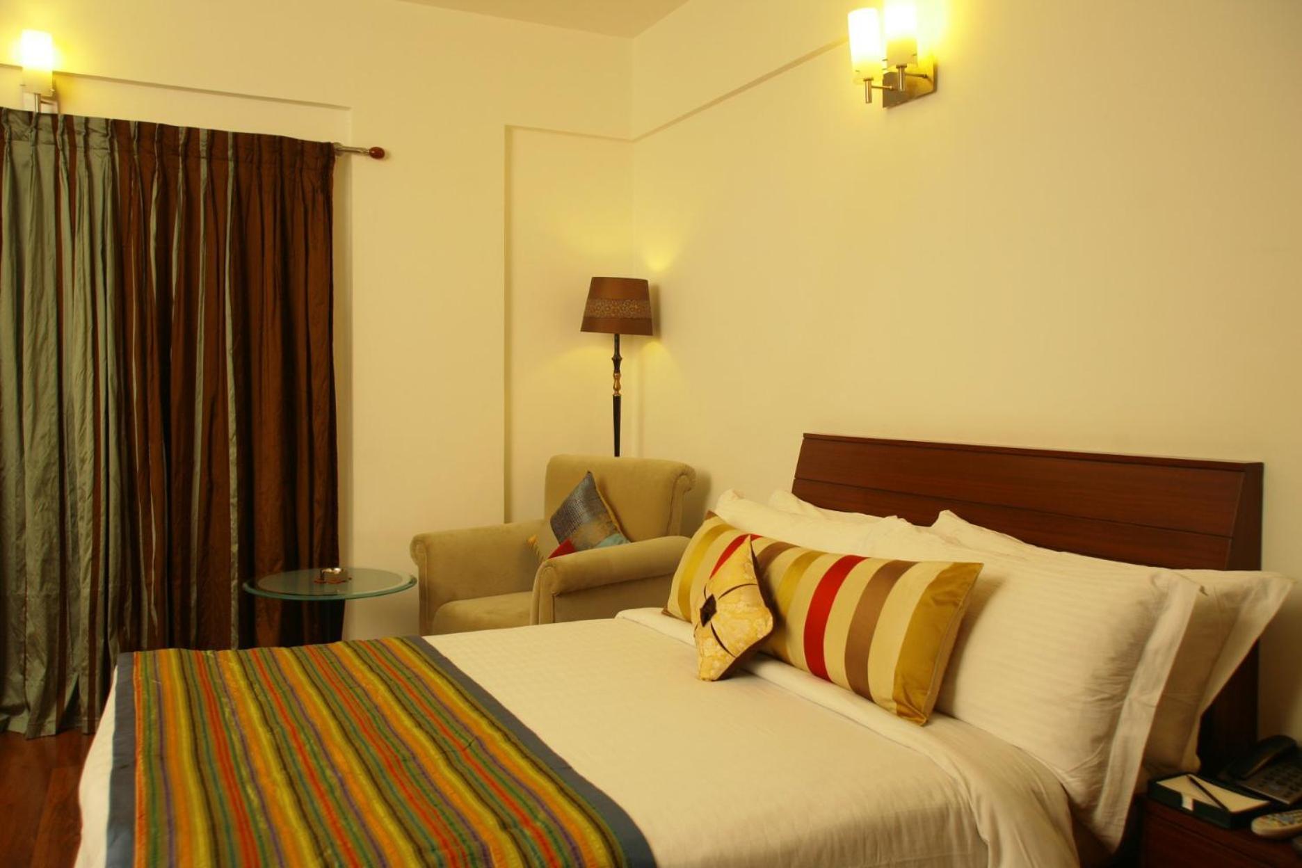 Justa Off Mg Road Hotell Bangalore Exteriör bild